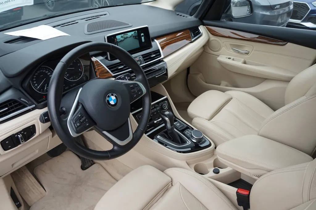 BMW 220 GRAN TOURER DA XDRIVE LUXURY LINE*LEDER*PANO Image 4