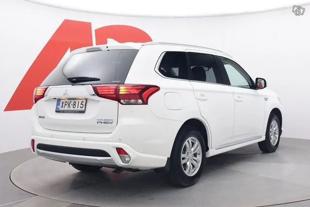 Mitsubishi Outlander Intense Plus 4WD 5P - Ladattava hybridi, vähän ajettu Image 5