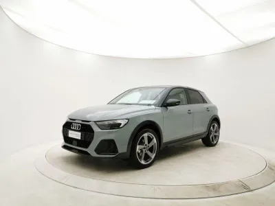 AUDI A1 citycarver 30 TFSI S tr. Id. Contrast